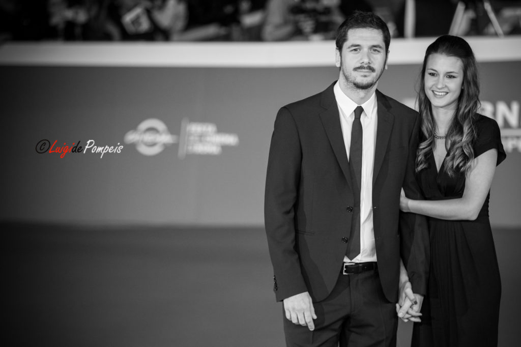 Gabriele Mainetti con la fidanzata, sul Red Carpet della Festa del Cinema di Roma